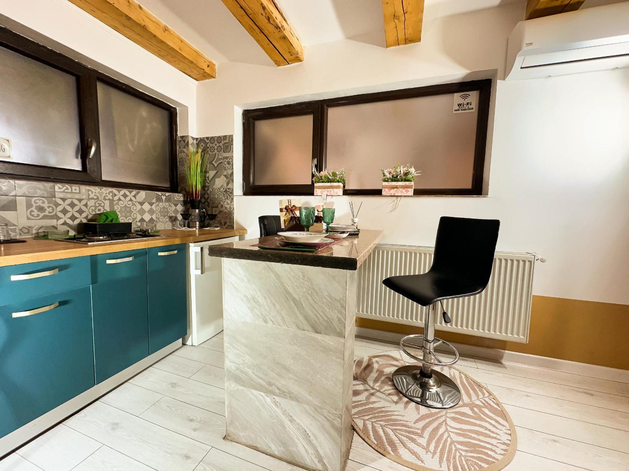 Saturn Central Lux Studio Craiova Exterior foto